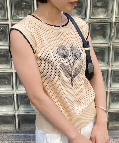 mebole(メボレ)の「flower刺繍サマーニットタンクトップ(タンクトップ・レディース・ホワイト/グリーン/ブラック/アイボリー・FREE)」の19枚目の写真