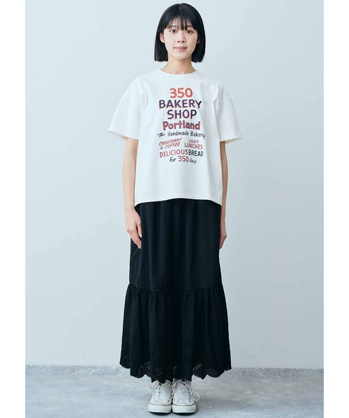 tシャツ ＴＨＲＥＥ　ＦＩＦＴＹ　ＳＴＡＮＤＡＲＤ　丸胴仕様のロゴプリントＴシャツ レディース THREE FIFTY STANDARD tシャツ THREE FIFTY