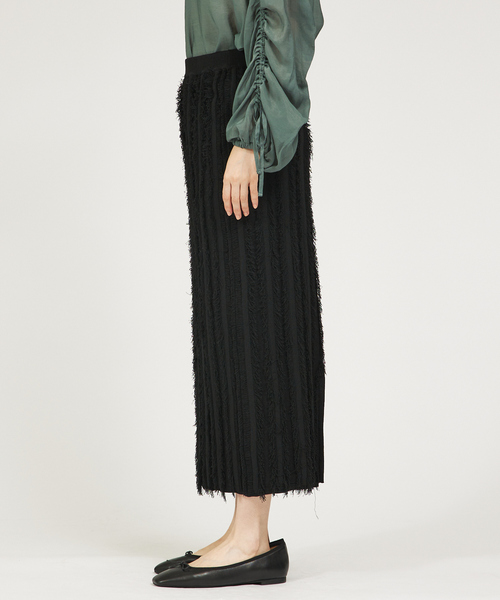 abahouse mavie(アバハウスマヴィ)の「【WEB Domani掲載】【セットアップ対応】フリンジニットタイトスカート(スカート・レディース・ブルー/ブラック・フリー)」の9枚目の写真