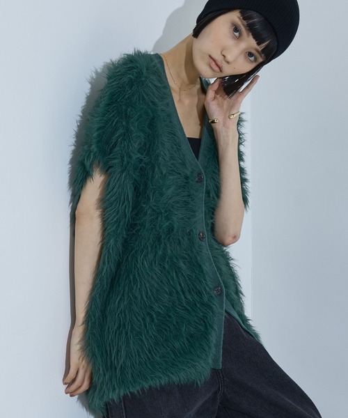 NOMINE（ノミネ）の「ロング フェザー ニットベスト カーディガン（ベスト・レディース・ベージュ/チャコールグレー/ブラック/グリーン・フリー）」の4枚目の写真