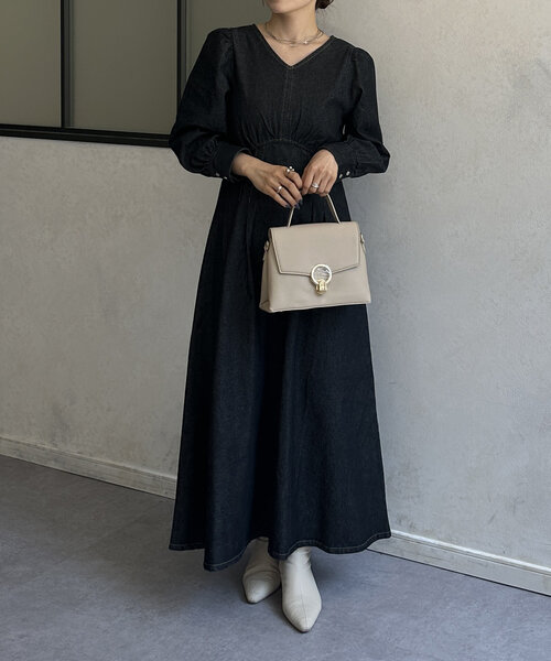 Thevon（ゼボン）の「ウエストタックシェイプワンピース（ワンピース・レディース・モカ/ネイビー/ブラック・M/TM）」の4枚目の写真