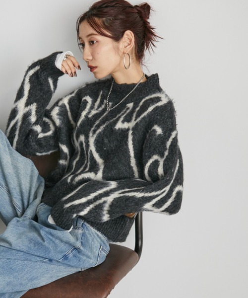 Auntie Rosa Holiday(アンティローザホリデー)の「ニュアンスアートジャガードニット(ニット/セーター・レディース・チャコールグレー/アイボリー・FREE)」の1枚目の写真