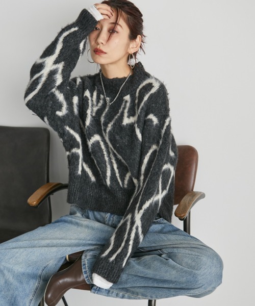 Auntie Rosa Holiday(アンティローザホリデー)の「ニュアンスアートジャガードニット(ニット/セーター・レディース・チャコールグレー/アイボリー・FREE)」の3枚目の写真