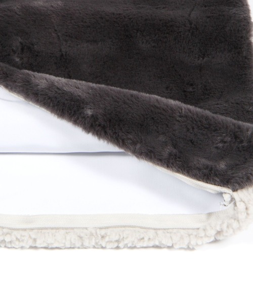 BAYFLOW（ベイフロー）の「BFファーボアクッションカバー45×45（クッション/クッションカバー・レディース・グレー/チャコール・00）」の12枚目の写真