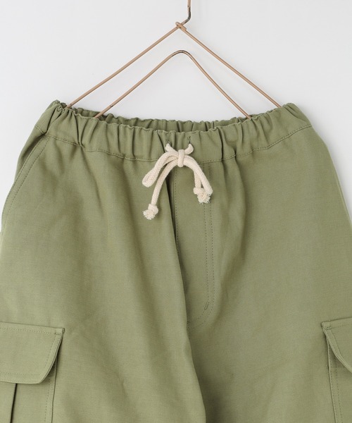 LOWRYS FARM（ローリーズファーム）の「バックサテンカーゴパンツ　 137934（カーゴパンツ・キッズ・カーキ・150cm/140cm/130cm/120cm/110cm）」の2枚目の写真