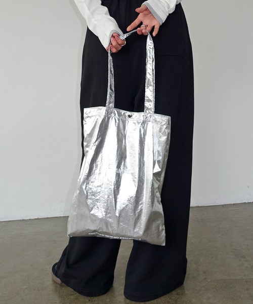 ANME（アンメ）の「【新色追加】ANMEロゴプリントA4トートバッグ（トートバッグ・レディース・ブルー/ブラック/アイボリー/グリーン/オレンジ/ライトブルー/イエロー/シルバー系/シルバー系その他・FREE）」の8枚目の写真