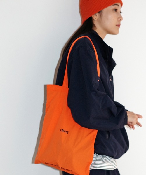 ANME（アンメ）の「【新色追加】ANMEロゴプリントA4トートバッグ（トートバッグ・レディース・ブルー/ブラック/アイボリー/グリーン/オレンジ/ライトブルー/イエロー/シルバー系/シルバー系その他・FREE）」の7枚目の写真