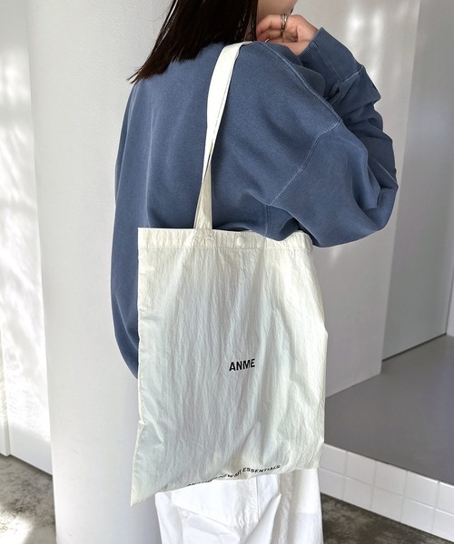 ANME（アンメ）の「【新色追加】ANMEロゴプリントA4トートバッグ（トートバッグ・レディース・ブルー/ブラック/アイボリー/グリーン/オレンジ/ライトブルー/イエロー/シルバー系/シルバー系その他・FREE）」の2枚目の写真