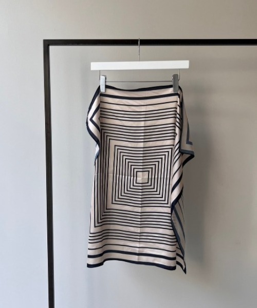 anuke(アンヌーク)の「ZOZO Limited Scarf(バンダナ/スカーフ・レディース・ネイビー・FREE)」の2枚目の写真