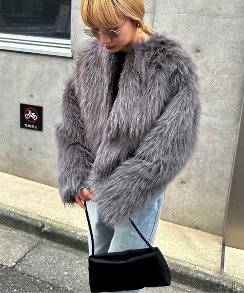 feepur（フェピュール）の「フェイクファーショートコート（その他アウター・レディース・ベージュ/チャコールグレー/アイボリー/グレイッシュベージュ/ブラウン・MEDIUM）」の18枚目の写真