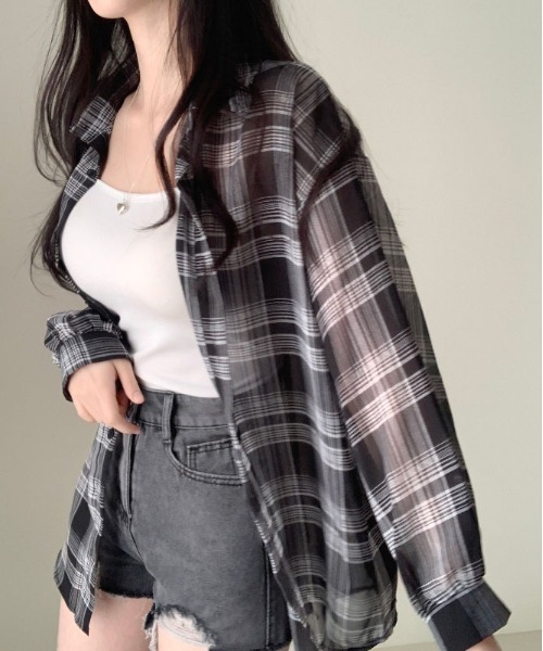 gossip！ロサンゼルス（ゴシップロサンゼルス）の「Y2K オーバーサイズ チェック柄 シャツ（シャツ/ブラウス・レディース・オフホワイト/ネイビー・FREE）」の3枚目の写真