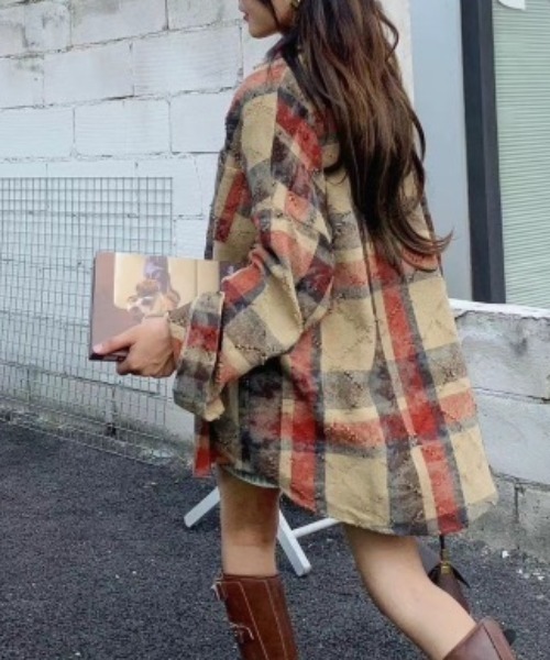 CREARE -LINO-（クレアーレリノ）の「＜ユニセックス商品＞ダメージ加工チェック柄シャツ（シャツ/ブラウス・レディース・グレー/ブルー/ベージュ/レッド・FREE）」の3枚目の写真