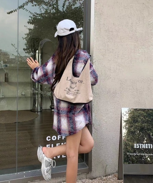 CREARE -LINO-（クレアーレリノ）の「＜ユニセックス商品＞ダメージ加工チェック柄シャツ（シャツ/ブラウス・レディース・グレー/ブルー/ベージュ/レッド・FREE）」の15枚目の写真