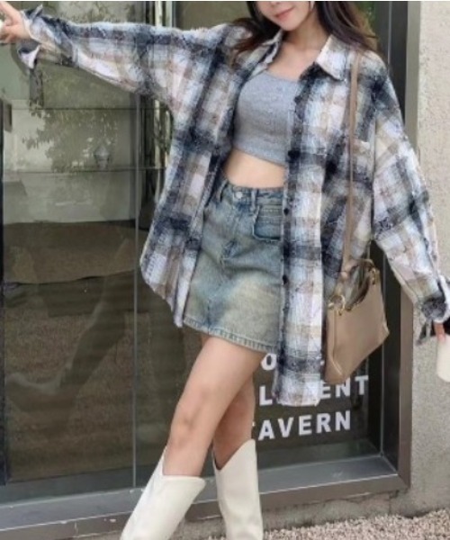 CREARE -LINO-（クレアーレリノ）の「＜ユニセックス商品＞ダメージ加工チェック柄シャツ（シャツ/ブラウス・レディース・グレー/ブルー/ベージュ/レッド・FREE）」の6枚目の写真