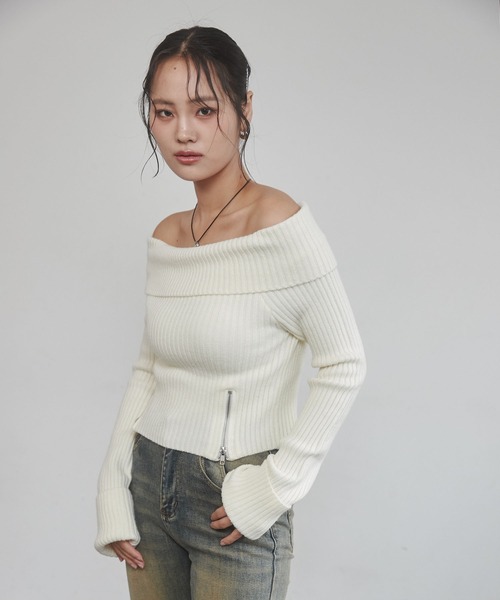 ENVYM（アンビー）の「オフショルジップニット（ニット/セーター・レディース・ブラック/グレー/ホワイト・FREE）」の6枚目の写真