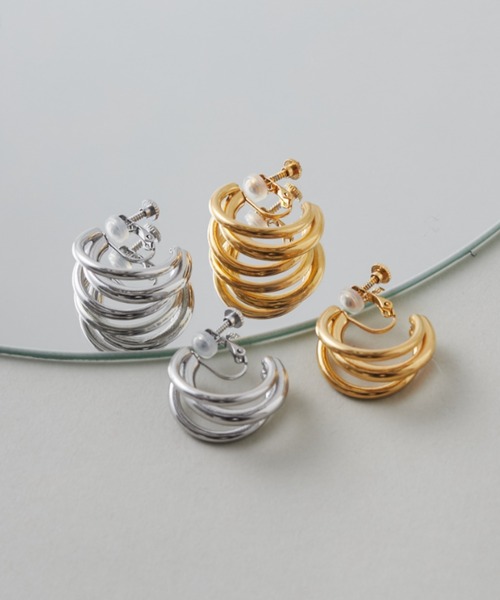ciite' surgical stainless(シーテサージカルステンレス)の「【 金属アレルギー対応 】 トリプルライン イヤリング サージカルステンレス (両耳用)(イヤリング・レディース・ゴールド/シルバー・FREE)」の9枚目の写真