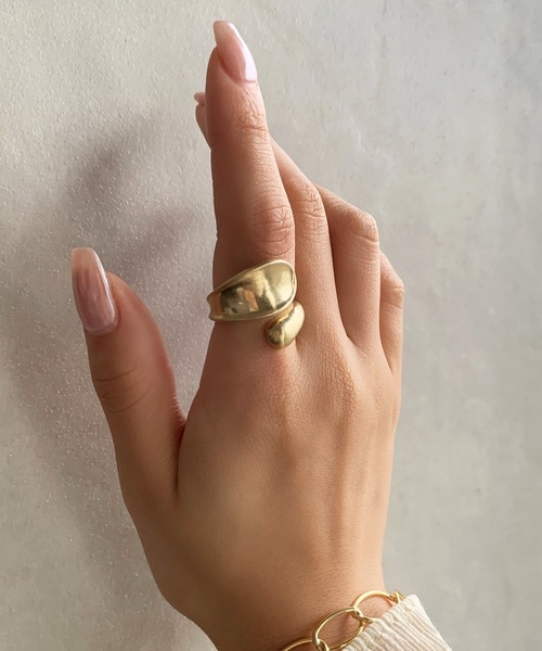 ciite'(シーテ)の「twist ring / ツイストリング(リング・レディース・ゴールド/シルバー・FREE)」の3枚目の写真