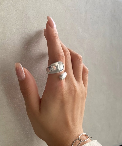 ciite'(シーテ)の「twist ring / ツイストリング(リング・レディース・ゴールド/シルバー・FREE)」の11枚目の写真