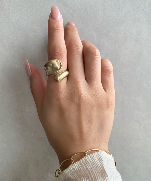 ciite'(シーテ)の「twist ring / ツイストリング(リング・レディース・ゴールド/シルバー・FREE)」の12枚目の写真