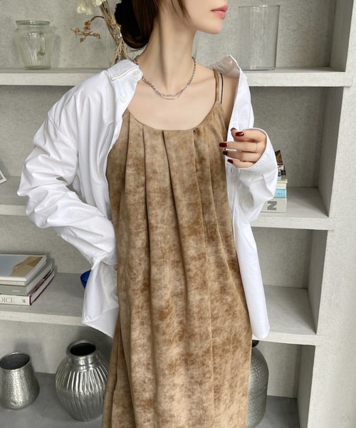 Ada.(エイダ)の「フロントタック マーブルライクパターン キャミワンピース(ワンピース・レディース・ブルー/グリーン/ブラウン・FREE)」の4枚目の写真