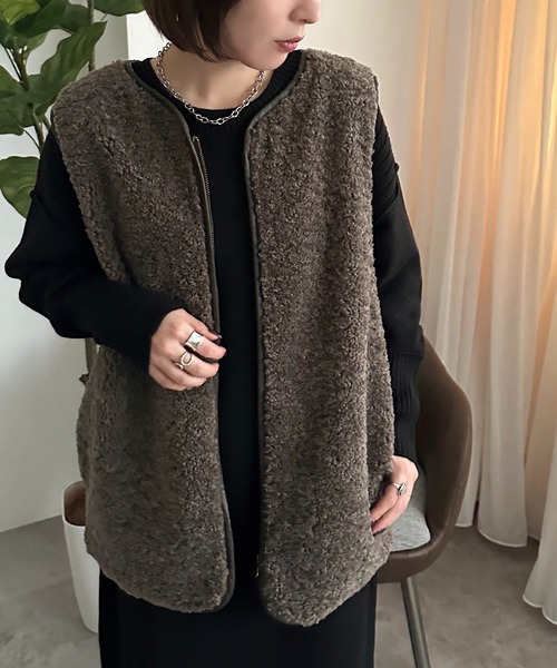 apres jour mignon(アプレジュールミニョン)の「ボアベスト【ZOZOTOWN限定アイテム】(ベスト・レディース・モカ/アイボリー/ブラック・フリー/X-LARGE)」の11枚目の写真