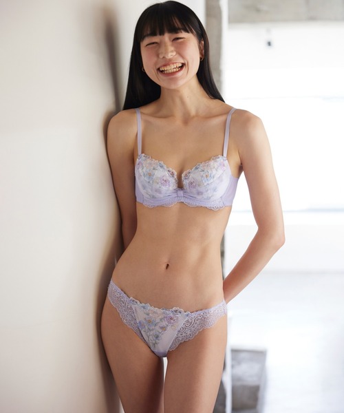 「リボンブラ 胸もとフィットながもち」（ブラジャー）｜WACOAL（ワコール）