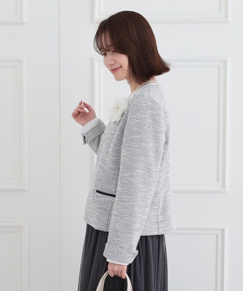SHOO・LA・RUE（シューラルー）の「【S-3L】セレモニーからデイリーにも 軽くて柔らかくて着心地の良い カットツイードジャケット（ノーカラージャケット・レディース・ブラック系3/ホワイト系6・03/02/01/05/04）」の8枚目の写真