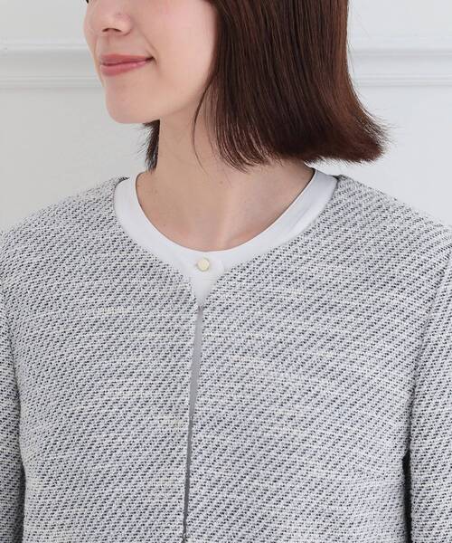 SHOO・LA・RUE（シューラルー）の「【S-3L】セレモニーからデイリーにも 軽くて柔らかくて着心地の良い カットツイードジャケット（ノーカラージャケット・レディース・ブラック系3/ホワイト系6・03/02/01/05/04）」の14枚目の写真