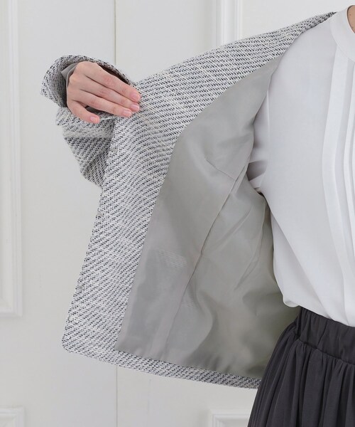 SHOO・LA・RUE（シューラルー）の「【S-3L】セレモニーからデイリーにも 軽くて柔らかくて着心地の良い カットツイードジャケット（ノーカラージャケット・レディース・ブラック系3/ホワイト系6・03/02/01/05/04）」の18枚目の写真