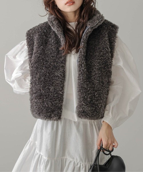 AMELY(エミリー)の「スタンドネックベスト(ベスト・レディース・グレー系2/ブラウン系2/ブラウン系1/ベージュ系2/ブラック系1/グレー系1/ブラック系2/ベージュ系1・フリー)」の1枚目の写真