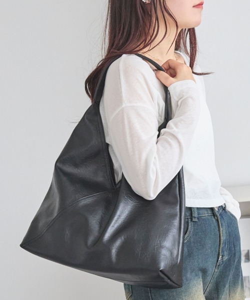 LinoU.(リノユー)の「フェイクレザートライアングルトートバッグ(トートバッグ・レディース・キャメル/ブラウン/ブラック・FREE)」の1枚目の写真