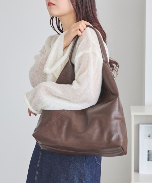 LinoU.(リノユー)の「フェイクレザートライアングルトートバッグ(トートバッグ・レディース・キャメル/ブラウン/ブラック・FREE)」の18枚目の写真