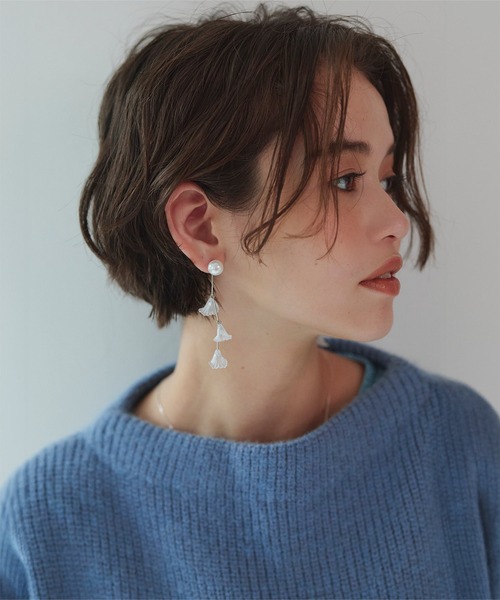 titivate（ティティベイト）の「フラワーロングピアス（ピアス（両耳用）・レディース・シルバー/ゴールド・FREE）」の2枚目の写真