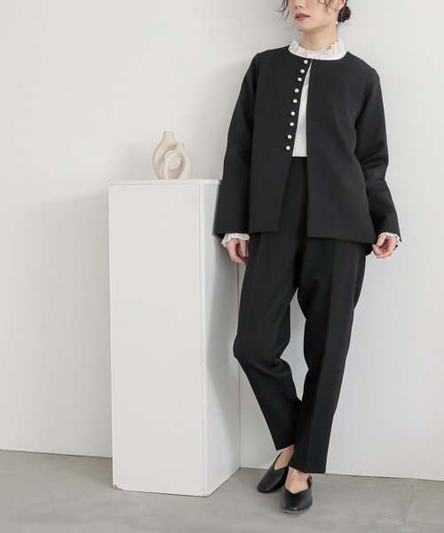 フェイクパール付きノーカラージャケットセットアップ』（スーツセット