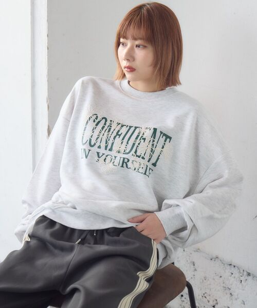 RETRO GIRL（レトロガール）の「フラワープリントトレーナー