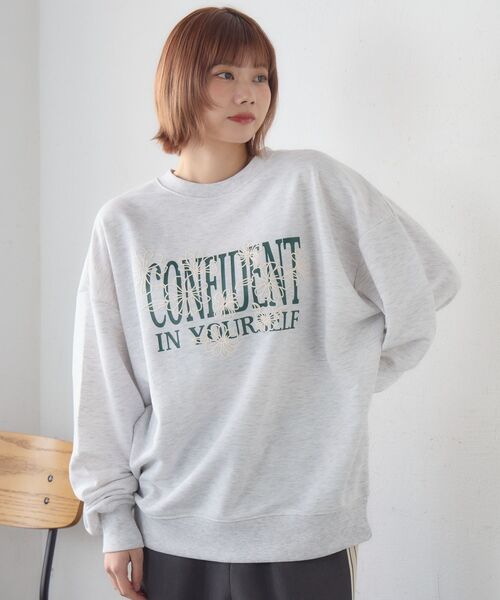 RETRO GIRL(レトロガール)の「フラワープリントトレーナー(スウェット・レディース・ナチュラル/ダークブルー/ホワイト系その他・FREE)」の21枚目の写真