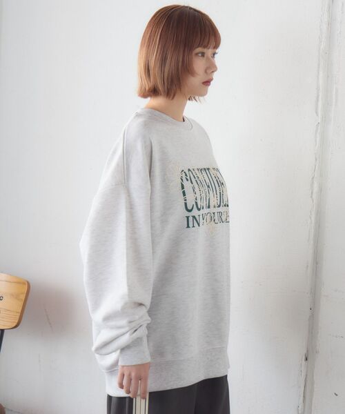 RETRO GIRL(レトロガール)の「フラワープリントトレーナー(スウェット・レディース・ナチュラル/ダークブルー/ホワイト系その他・FREE)」の22枚目の写真