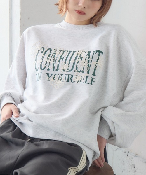 RETRO GIRL(レトロガール)の「フラワープリントトレーナー(スウェット・レディース・ナチュラル/ダークブルー/ホワイト系その他・FREE)」の1枚目の写真