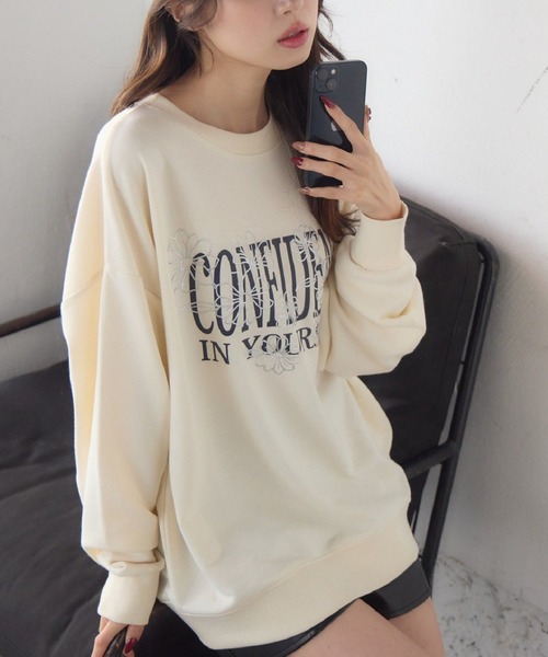 RETRO GIRL(レトロガール)の「フラワープリントトレーナー(スウェット・レディース・ナチュラル/ダークブルー/ホワイト系その他・FREE)」の2枚目の写真