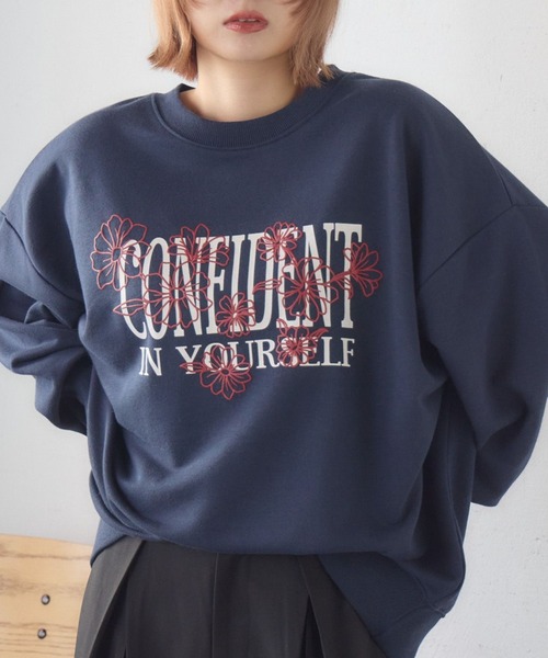 RETRO GIRL(レトロガール)の「フラワープリントトレーナー(スウェット・レディース・ナチュラル/ダークブルー/ホワイト系その他・FREE)」の3枚目の写真