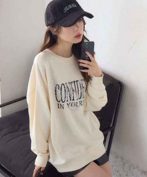 RETRO GIRL(レトロガール)の「フラワープリントトレーナー(スウェット・レディース・ナチュラル/ダークブルー/ホワイト系その他・FREE)」の4枚目の写真