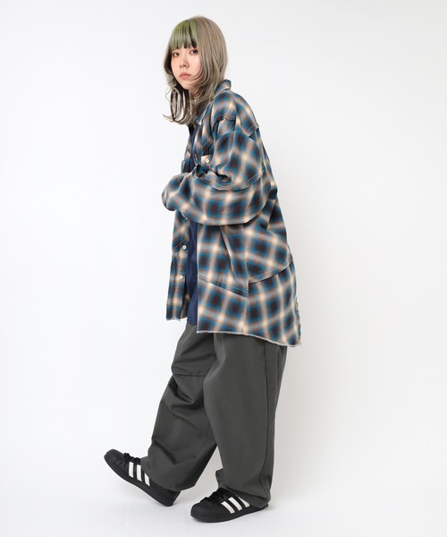 RNA（アールエヌエー）の「B2879 パッチワークチェックＢＩＧシャツ（シャツ/ブラウス・レディース・ブラック/カーキ/ブルー・MEDIUM）」の20枚目の写真