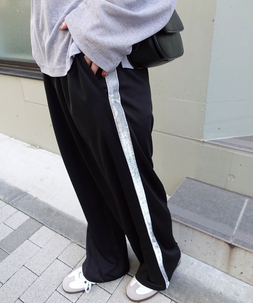 CORNERS by KR（コーナーズバイケーアール）の「【CORNERS by KR】グリッターライントラックパンツ（スラックス・レディース・ブラウン/ブラック/グレー・M）」の14枚目の写真