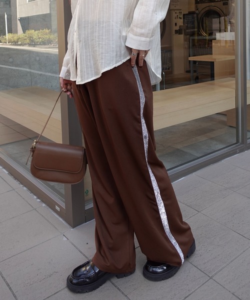 CORNERS by KR（コーナーズバイケーアール）の「【CORNERS by KR】グリッターライントラックパンツ（スラックス・レディース・ブラウン/ブラック/グレー・M）」の20枚目の写真