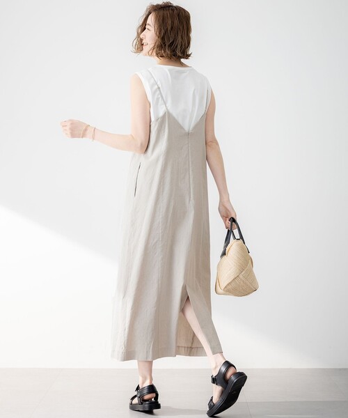 23区 L(ニジュウサンクオオキイサイズ)の「【洗える】リネンレーヨンストレッチ Iライン キャミソール ワンピース(ワンピース・レディース・ブラック系/ダークブラウン系/ベージュ系・44/46/48)」の7枚目の写真