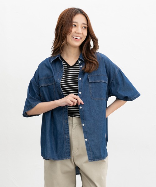 Honeys（ハニーズ）の「【ハニさら・接触冷感】半袖デニムシャツ（シャツ/ブラウス・レディース・インディゴブルー/ライトブルー/グレー・L/LL/M/S）」の10枚目の写真