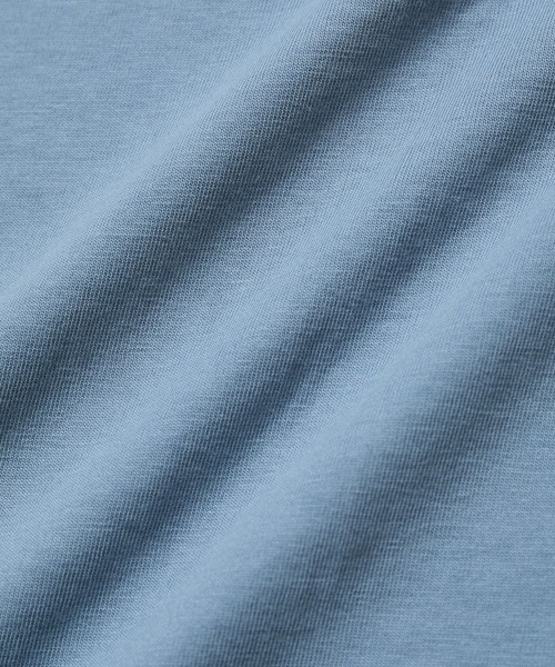 ADAM ET ROPE'(アダムエロペ)の「ボックスシルエット ミニマム キーネック Tシャツ(Tシャツ/カットソー・メンズ・ブラック/ホワイト/ブルー系その他6・L/M)」の5枚目の写真