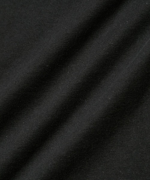 ADAM ET ROPE'(アダムエロペ)の「ボックスシルエット ミニマム キーネック Tシャツ(Tシャツ/カットソー・メンズ・ブラック/ホワイト/ブルー系その他6・L/M)」の4枚目の写真