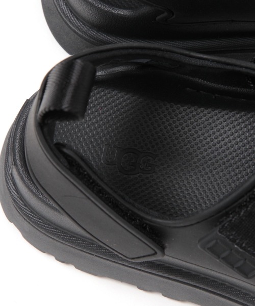 UGG（アグ）の「【UGG(アグ)】GOLDEN GLOW（サンダル・レディース・ブラック/クリーム・MEDIUM/SMALL）」の7枚目の写真