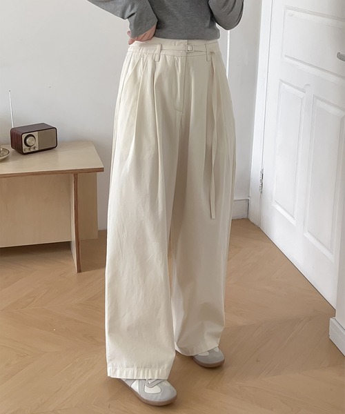 DECADE CLASSIC(ディケイド クラシック)の「ベルト付きタックワイドパンツ(チノパンツ・レディース・ダークグレー/ライトベージュ/ベージュ・SMALL/MEDIUM)」の3枚目の写真